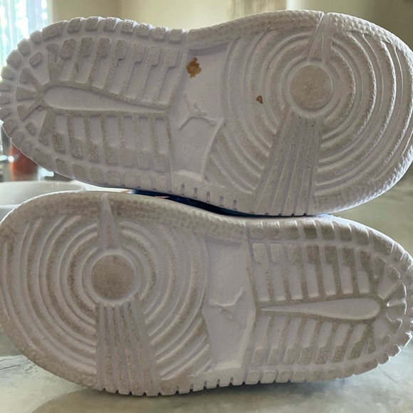 Air Jordans Toddler Boy Shoes Size 6C - Picture 3 of 4